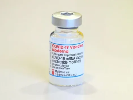 Reino Unido aprueba uso de vacuna bivalente contra el COVID-19