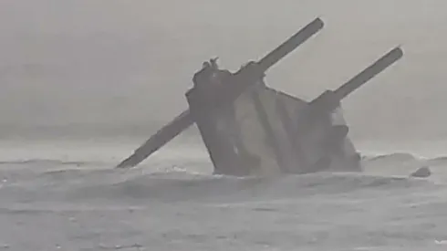 Estructura de desalinizadora de Minera Los Pelambres se cayó producto de las marejadas en Los Vilos