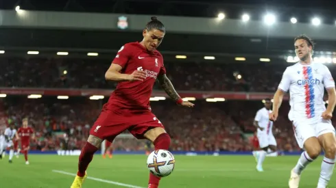 El atacante uruguayo recibió la tarjeta roja en los 57 minutos de partido.