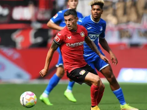 Bayer es goleado: Charles sigue colista en Alemania