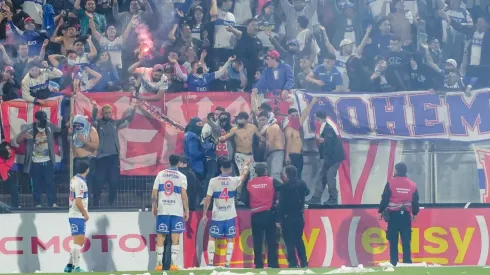 Un grupo de hinchas de la UC tuvo un mal comportamiento en el adiós de San Carlos