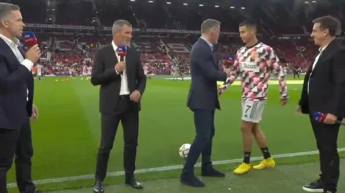 Cristiano Ronaldo rechaza a Carragher en plena transmisión
