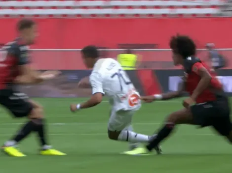 Alexis vuelve loco a Dante que tiene que pararlo con dos patadotas