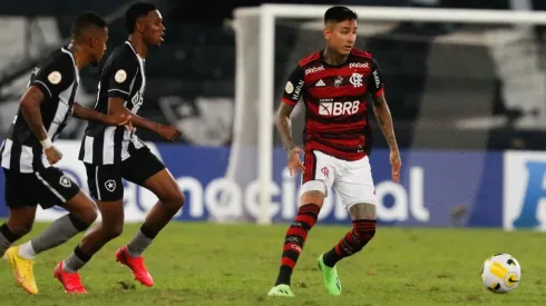 Erick Pulgar debutó en el Flamengo tras semanas de preparación
