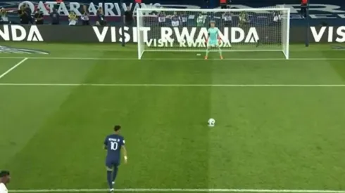 Neymar le pegó al penal pese a que no era el designado