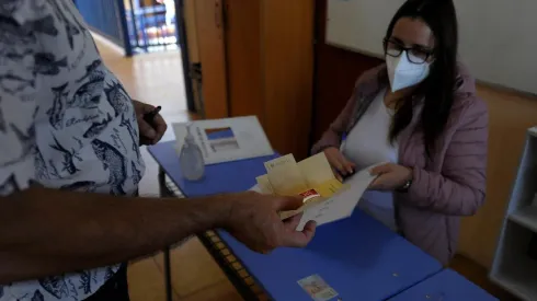 ¿Recibo multa si no puedo votar en el Plebiscito por estar fuera del país?