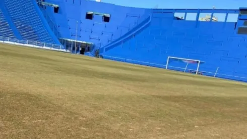 El pasto de la cancha de Vélez no se ve en buenas condiciones
