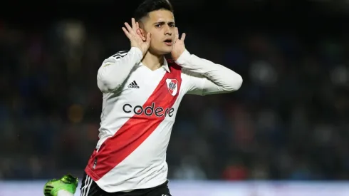 Pablo Solari la mandó a guardar con un gran remate cruzado.