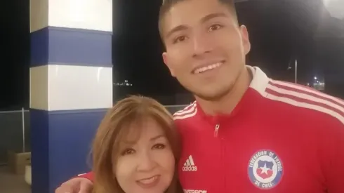 Brayan Cortés compartió feliz con su mamá en Iquique