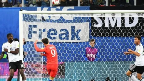 Tras un esforzado pase de Edson Puch, Sagal quedó solo ante el arco de Alemania para poner el empate en la final de la Copa Confederaciones, pero la pelota se fue a las nubes.