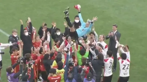 Árbitro japonés fue homenajeado por los jugadores