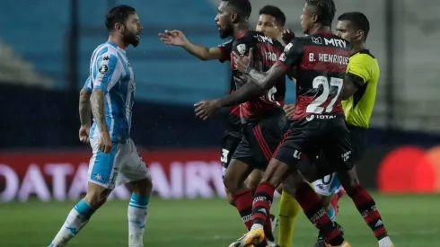 Eugenio Mena vs. Flamengo en la Copa Libertadores 2020.