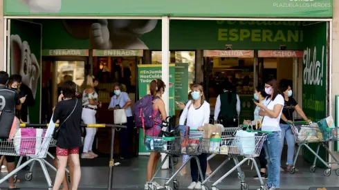 Todos los supermercados ubicados fuera de un centro comercial podrán funcionar sin problema durante esta jornada.