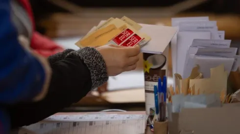 Detienen a vocal de mesa que llegó en estado de ebriedad en el sur de Chile