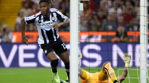 Udinese quedó a un punto del liderato en Italia