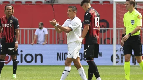 Alexis Sánchez festeja una de las dos conquistas que le anotó al Niza con el Olympique de Marsella.