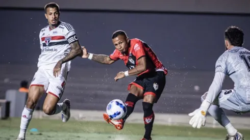 Goianiense golpeó primero y se quedo con la ida por 3 a 1