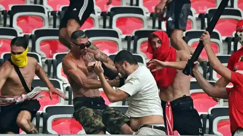 Los disturbios entre hinchas franceses y alemanes comenzaron en la ciudad de Niza y luego se trasladaron al estadio