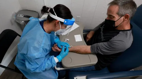 ¿Cuáles son los síntomas de la viruela del mono y a quiénes se vacunará?