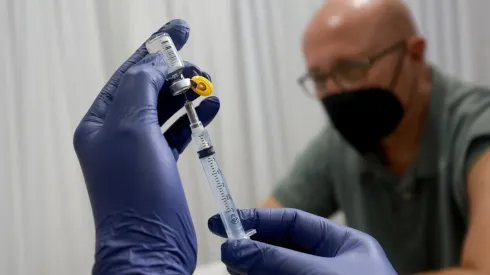 ¿Cuándo se empieza a poner la vacuna de viruela del mono y a quiénes?