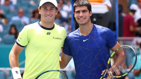 Casper Ruud y Carlos Alcaraz se enfrentaron este año en la final del ATP de Miami.