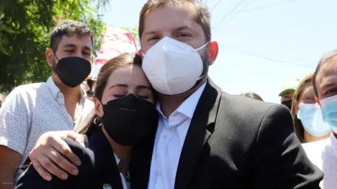 Alcaldesa Macarena Ripamonti junto al Presidente Gabriel Boric.