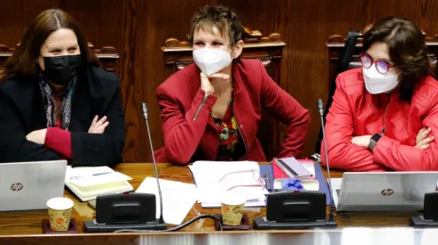 Ministras Fernández (Defensa), Tohá (Interior) y Uriarte (Segpres)