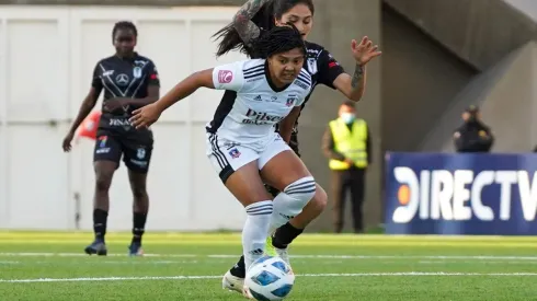 Jugadoras de Colo Colo acusan que Ysaura Viso se fue de Colo Colo porque llevaba un año deambulando con una maleta y le dan a Blanco y Negro.