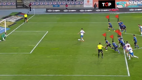 Siete jugadores invadieron el área antes de que Fernando Zampedri disparara un lanzamiento penal que fue contenido por el portero Gabriel Castellón