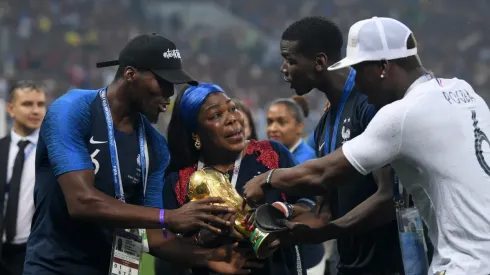 Paul Pogba, Mathias Pogba, Florentin Pogba y la madre de los tres festejan el Mundial que ganó Francia en Rusia 2018.