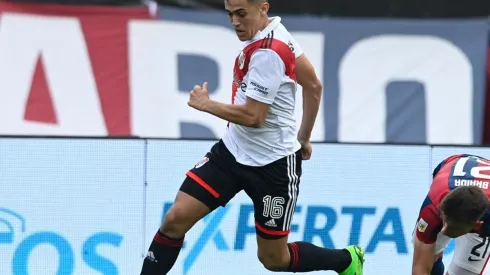 Pablo Solari fue titular y jugó un buen primer tiempo