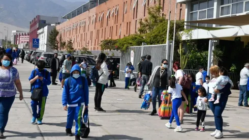 Mineduc actualiza protocolos para colegios ante anuncios del Minsal