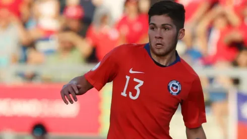 Víctor Méndez defendiendo a la selección chilena sub 20