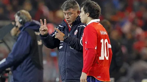 Jorge Valdivia se le fue encima con todo a Claudio Borghi.