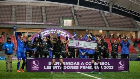 Plantel de Santiago Morning celebrando su paso a Copa Libertadores