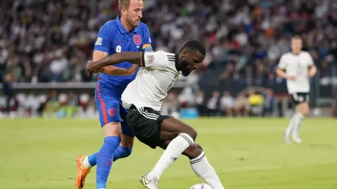 En el primer partido ingleses y alemanes empataron 1-1