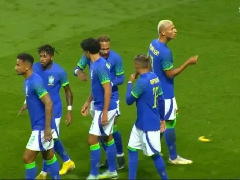 Indignante gesto racista con Richarlison mientras celebraba gol