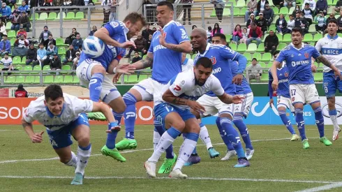Católica y la U deberán reanudar su partido de Copa Chile y desde la ANFA vieron gato encerrado