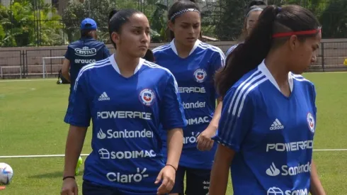 Suazo y DT Castro y la llegada de la Roja fem Sub 17 a la India