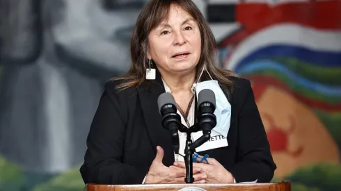 Exministra Vega declarará como imputada por "telefonazo" a Llaitul