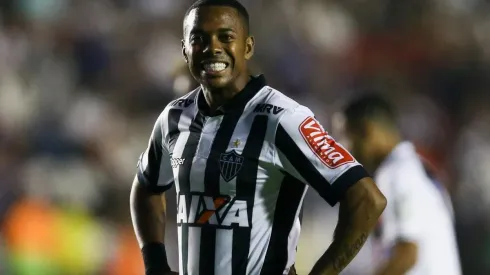 Robinho debe cumplir condena en Italia.