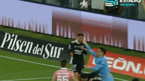 Tobar estimó que Dituro tocó antes la pelota en la jugada con Suazo