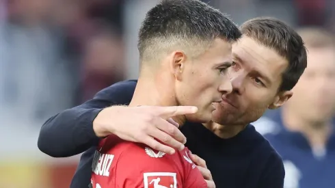 Xabi Alonso ve reflejado su juego en Charles Aránguiz en el Bayer Leverkusen.