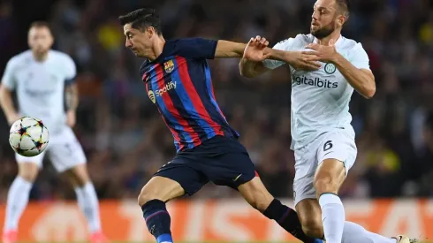 Un cabezazo en el último minuto salvó al Barcelona