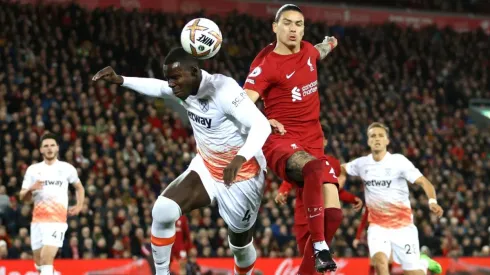 Darwin Nuñez cabecea para anotar el 1-0 del Liverpool