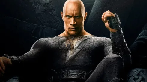 Dwayne Johnson como Black Adam.