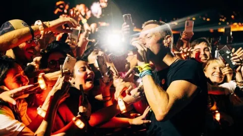 Chris Martin con los fanáticos de Coldplay en Argentina.