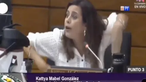 Diputada paraguaya cantó y bailó "Te Felicito" de Shakira en hemiciclo