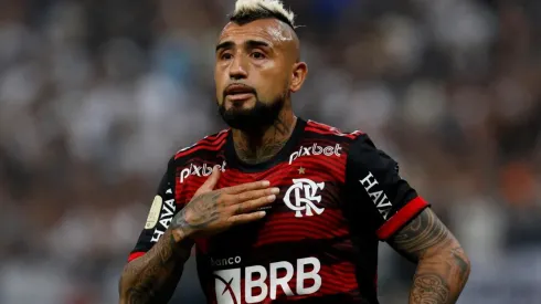 Final de Copa Liberytadores: hinchas ecuatorianos no perdonaron a Arturo Vidal la polémica con Byron Castillo.