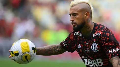 Confirmado: Vidal y Pulgar son banca en la formación de Flamengo para la final de Copa Libertadores.